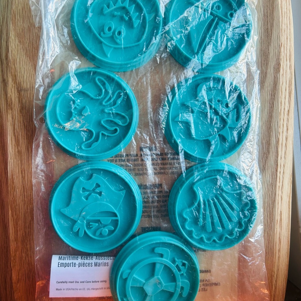 4/$20🌷🆕Pampered Chef Under the Sea Cookie Cutters 🐢🦈🏴‍☠️ 🦀⛵️🐙🐚set of 7